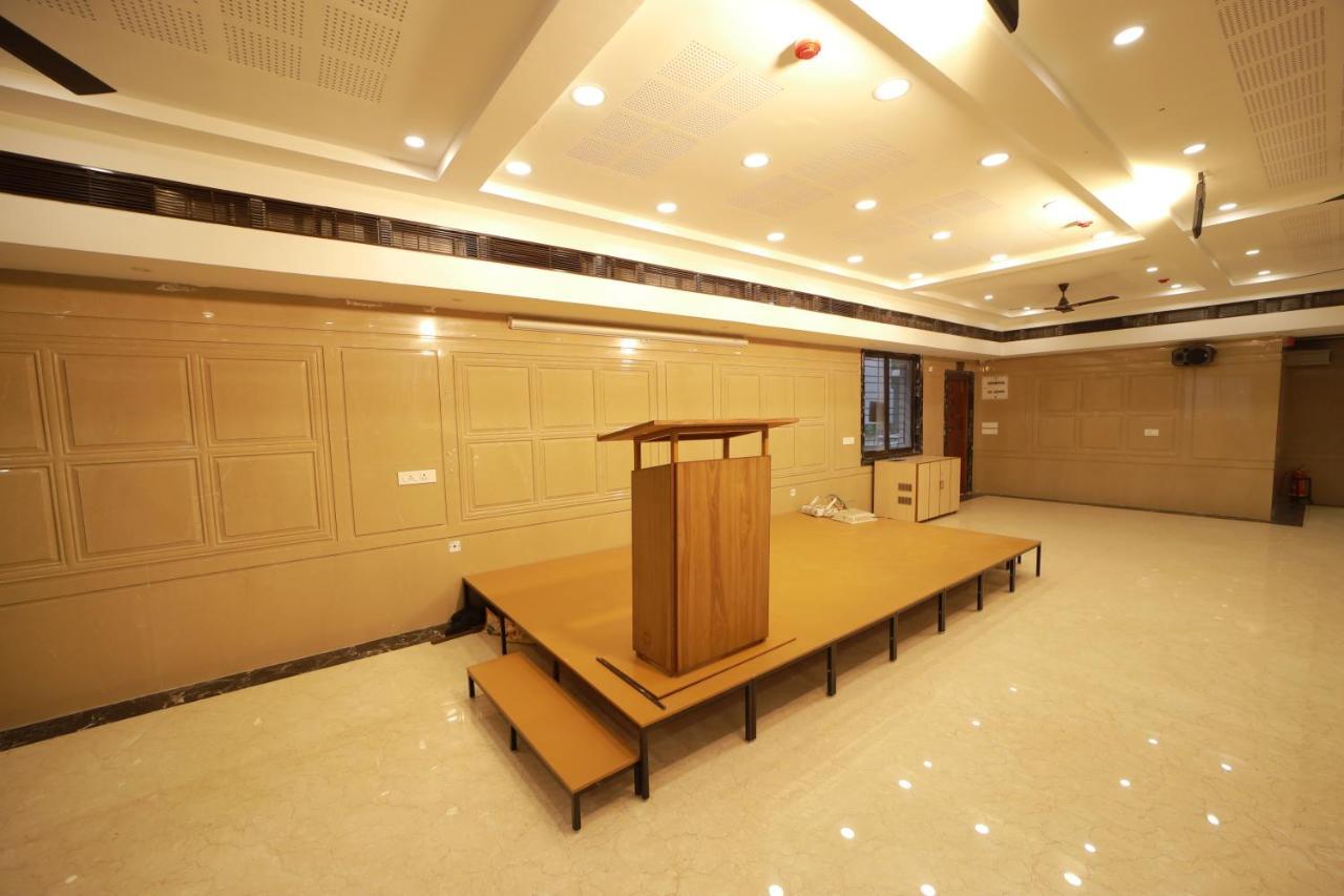 Majestic Hotel Madurai Ngoại thất bức ảnh