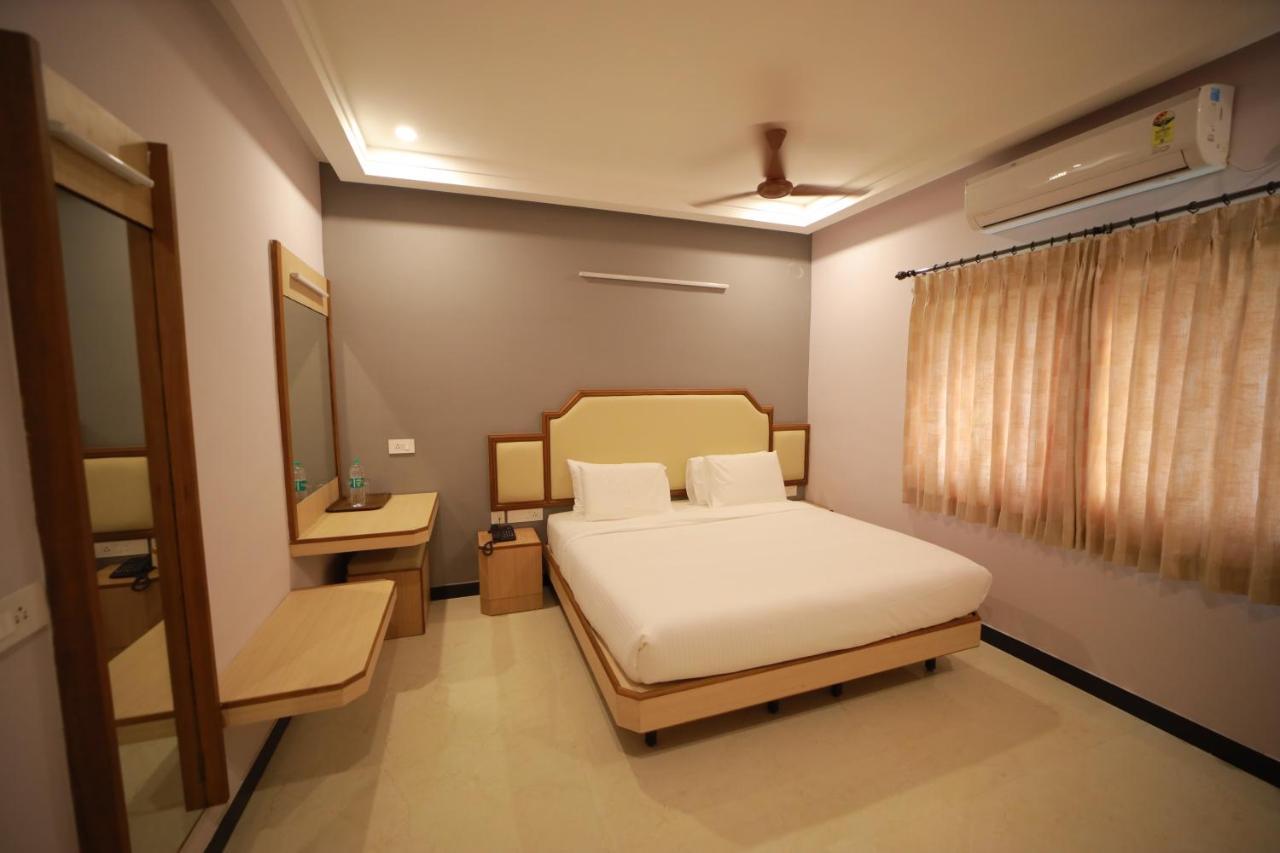 Majestic Hotel Madurai Ngoại thất bức ảnh