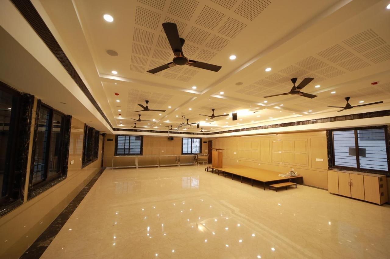 Majestic Hotel Madurai Ngoại thất bức ảnh